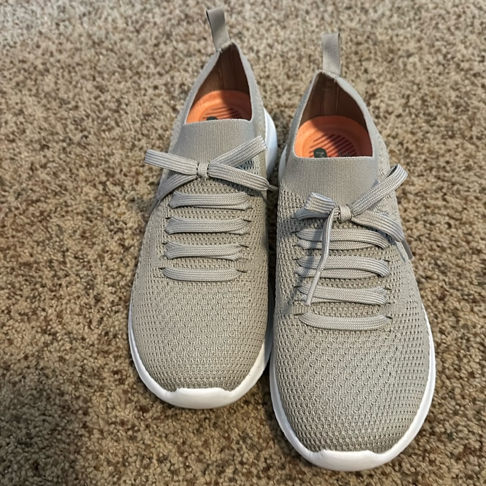 Skechers Ultra Flex fabric sneaker. Size 8.5